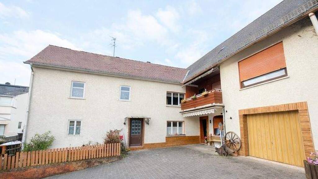 Mehrfamilienhaus zum Kauf 280.000 € 9 Zimmer 350 m² 1.055 m² Grundstück Aßlar 35614