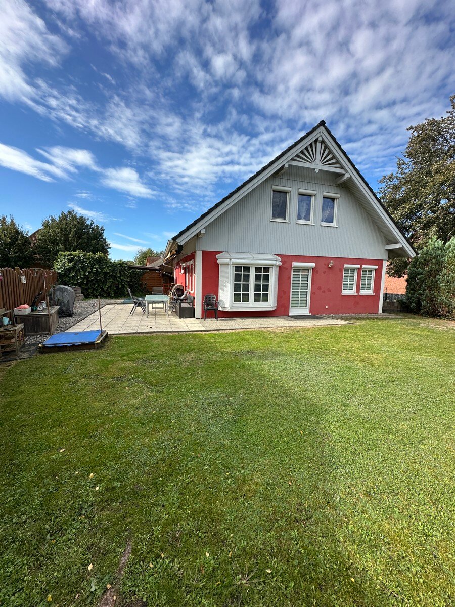 Einfamilienhaus zum Kauf 350.000 € 5 Zimmer 146 m²<br/>Wohnfläche 567 m²<br/>Grundstück ab sofort<br/>Verfügbarkeit Lerchenweg 1 Lauenburg/Elbe 21481