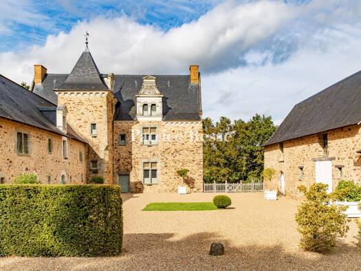 Einfamilienhaus zum Kauf 1.250.000 € 16 Zimmer 517 m² 195.380 m² Grundstück Château-Gontier-sur-Mayenne 53200