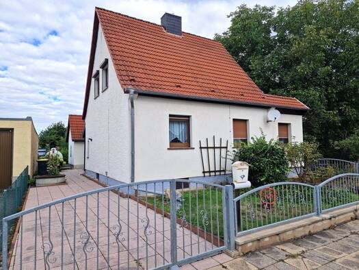 Haus zum Kauf 209.000 € 4 Zimmer 103 m² 522 m² Grundstück Merseburg Merseburg 06217