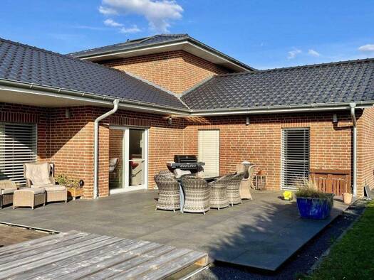 Haus zum Kauf 470.000 € 5 Zimmer 171 m² 1.180 m² Grundstück Gülzer Weg 8 Neuhaus Amt Neuhaus 19273