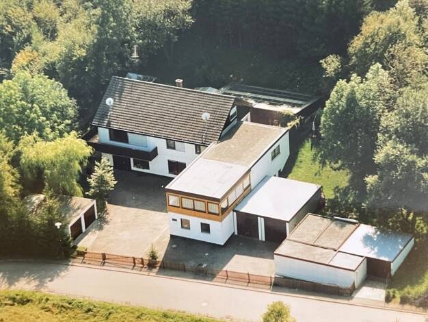 Einfamilienhaus zum Kauf 290.000 € 9 Zimmer 297 m² 3.030 m² Grundstück frei ab sofort Schwenningen 72477