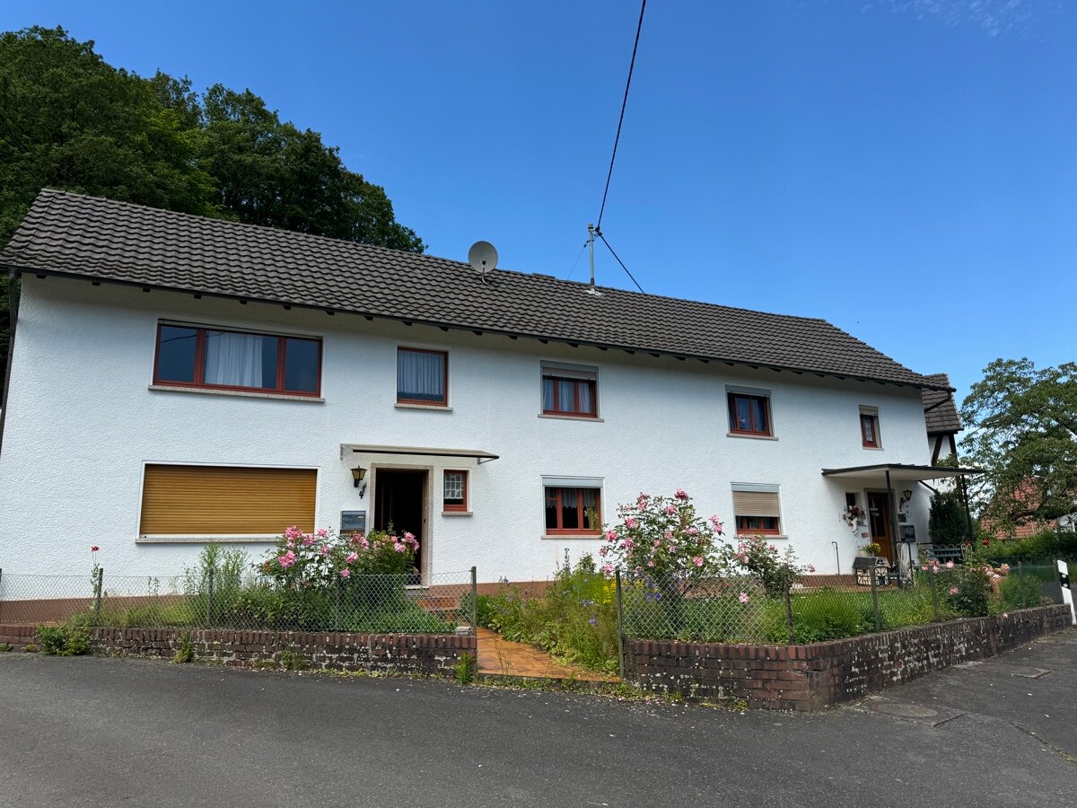 Mehrfamilienhaus zum Kauf 189.000 € 10 Zimmer 250 m²<br/>Wohnfläche 2.083 m²<br/>Grundstück Bitze Eitorf 53783