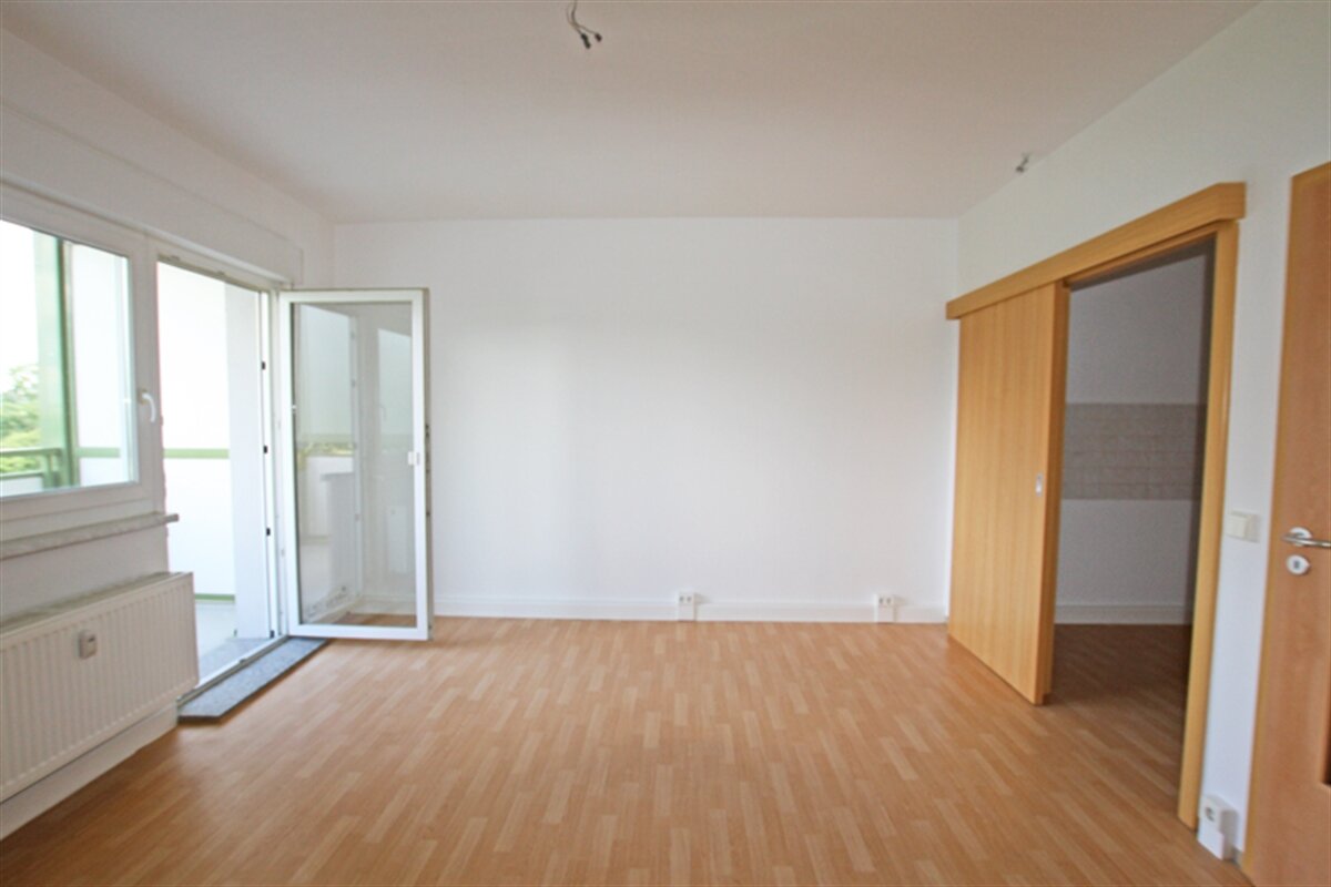 Wohnung zur Miete 280,72 € 2 Zimmer 49,3 m²<br/>Wohnfläche 3.<br/>Geschoss 01.11.2024<br/>Verfügbarkeit Birkenstraße 76 Lusan - Eichenstraße Gera 07549