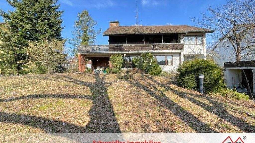 Architektenhaus mit Seltenheitswert, 1.460 m² Grundstück und Doppelgarage in Altdorf-Röthenbach