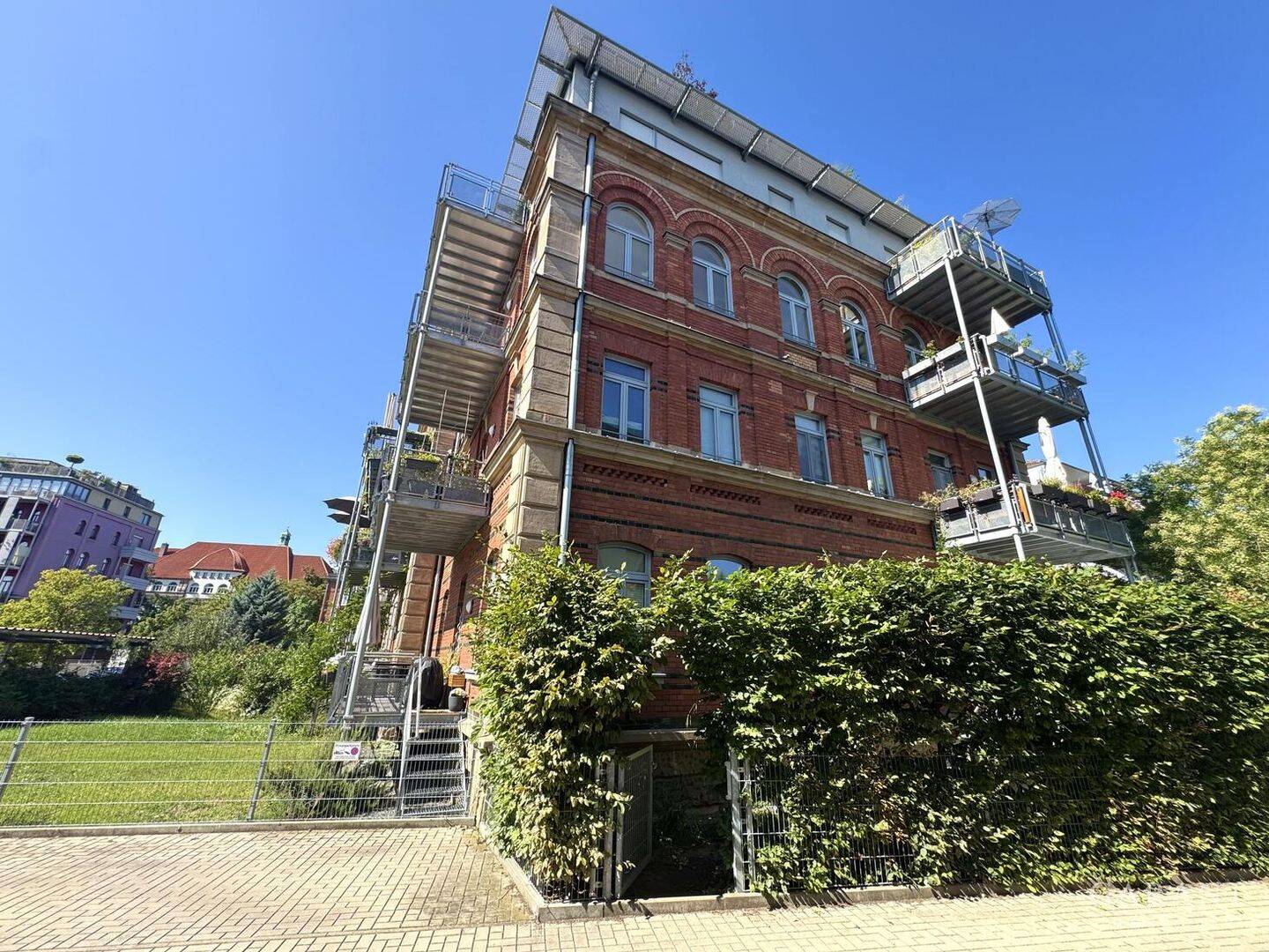 Property thumbnail 2