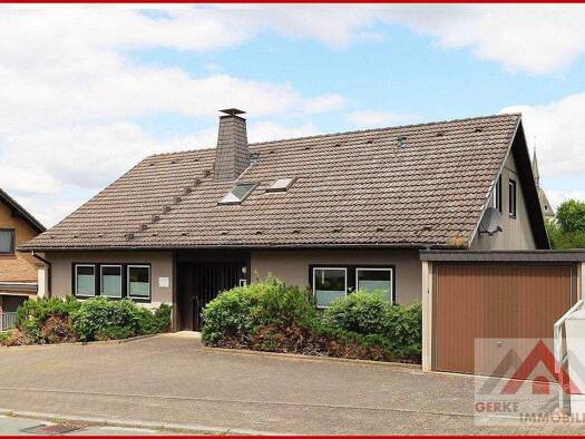 Einfamilienhaus zum Kauf 249.000 € 8 Zimmer 231 m² 699 m² Grundstück Giershagen Marsberg / Giershagen 34431