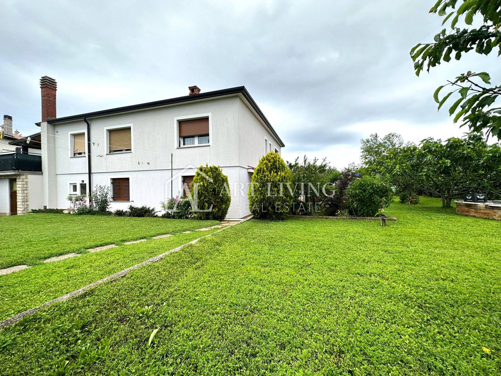 Haus zum Kauf 515.000 € 7 Zimmer 278 m²<br/>Wohnfläche 1.100 m²<br/>Grundstück Umag center 52470