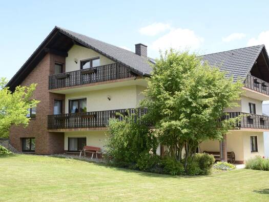 Einfamilienhaus zum Kauf provisionsfrei 475.000 € 11 Zimmer 240 m² 859 m² Grundstück frei ab sofort Grüner Weg 10 Hofgeismar Hofgeismar 34369