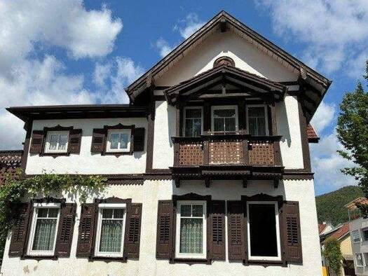 Wohnung zum Kauf 125.000 € 4 Zimmer 105 m² Geschoss 2/2 frei ab sofort Espachstraße 22 Bad Urach Bad Urach 72574