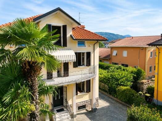 Doppelhaushälfte zum Kauf 685.000 € 8 Zimmer 363 m² 500 m² Grundstück frei ab sofort Via Marconi Verbania 28831