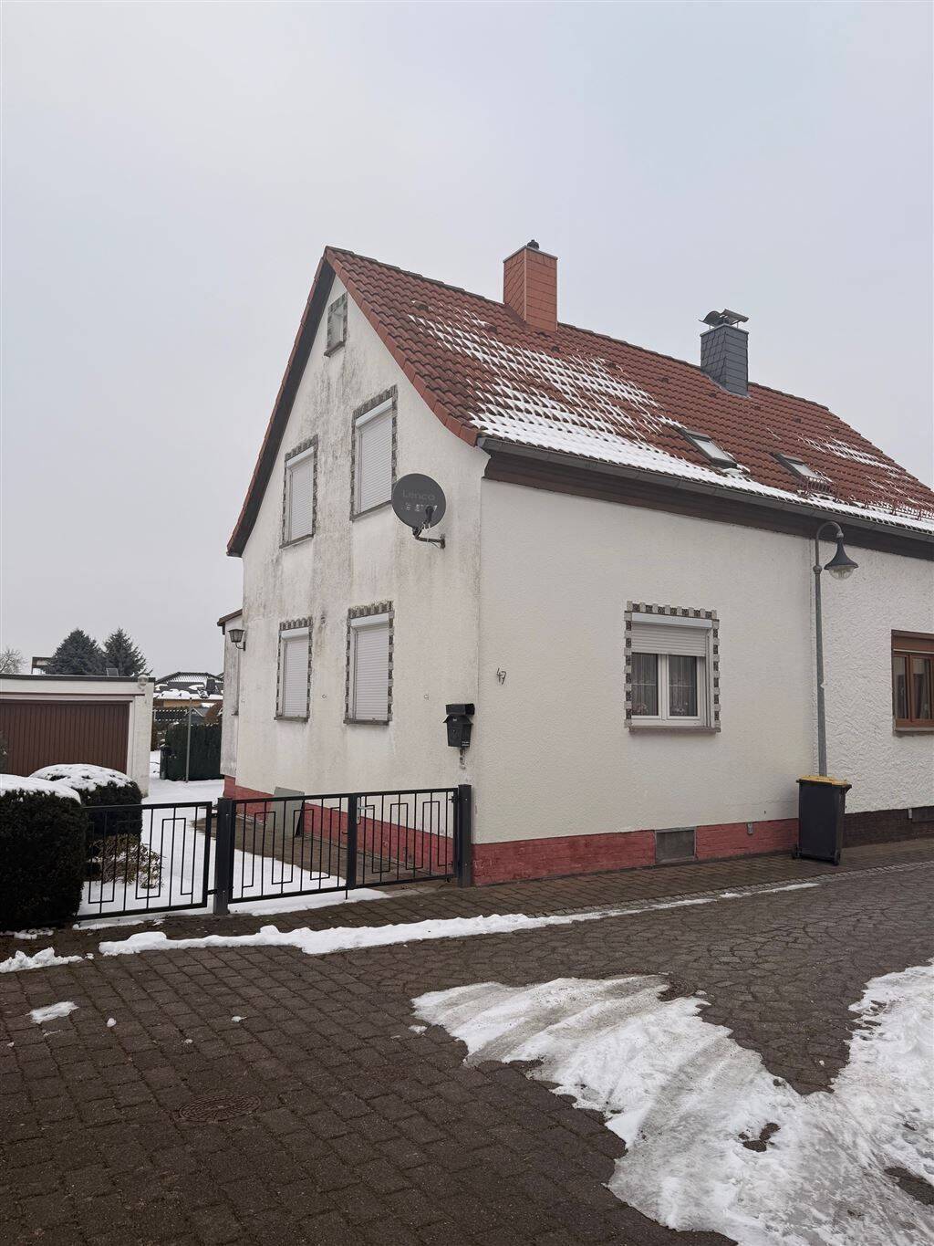 Immobilie in Groitzsch - Kleine, gemütliche DHH  mit Keller+ Garage mit günstigen Betriebskosten... - Bild 0