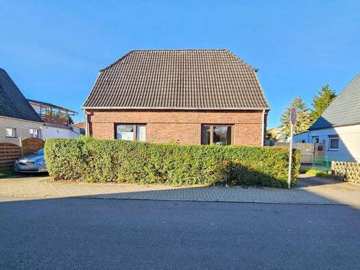 Immobilie zum Kauf 245.000 € 8 Zimmer 138,1 m² 578 m² Grundstück frei ab sofort Uetersen 25436