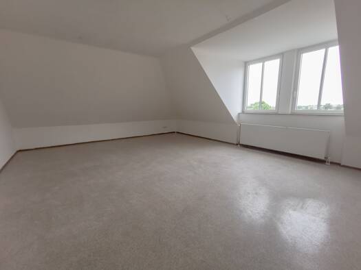 Studio zur Miete 335 € 2 Zimmer 67 m² 3. Geschoss frei ab sofort Schulstraße 38 Hohenstein-Ernstthal 09337