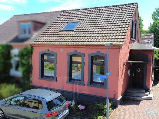 Doppelhaushälfte zum Kauf 96.000 € 4 Zimmer 94 m² 247 m² Grundstück Nordenham 26954