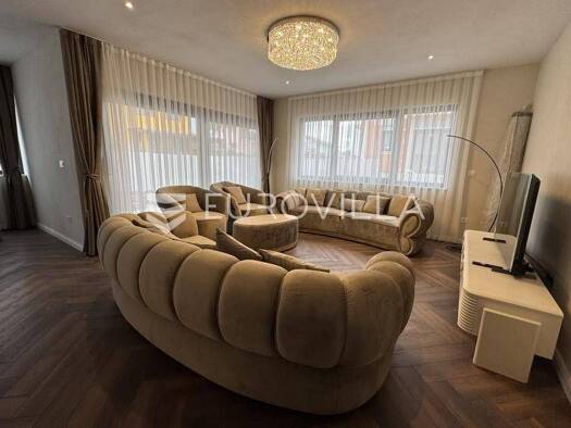 Wohnung zur Miete 3.000 € 3 Zimmer 130 m² Rovinj Rovinj 52210