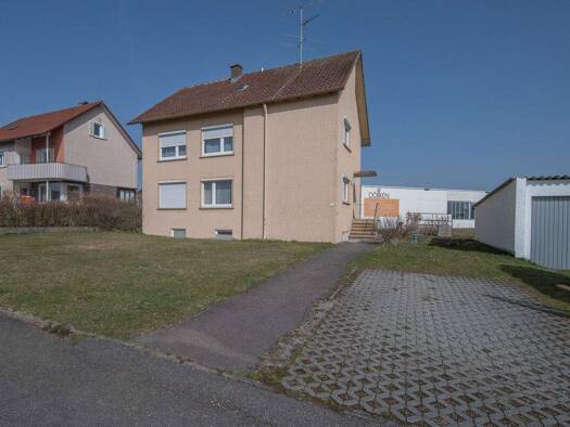 Mehrfamilienhaus zum Kauf 275.000 € 8 Zimmer 141 m² 440 m² Grundstück Dunningen Dunningen 78655