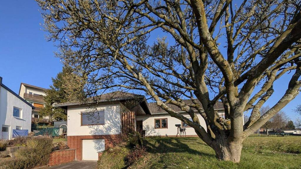 Einfamilienhaus zum Kauf 295.000 € 6 Zimmer 143 m² 1.300 m² Grundstück Frankenberg Frankenberg (Eder) 35066