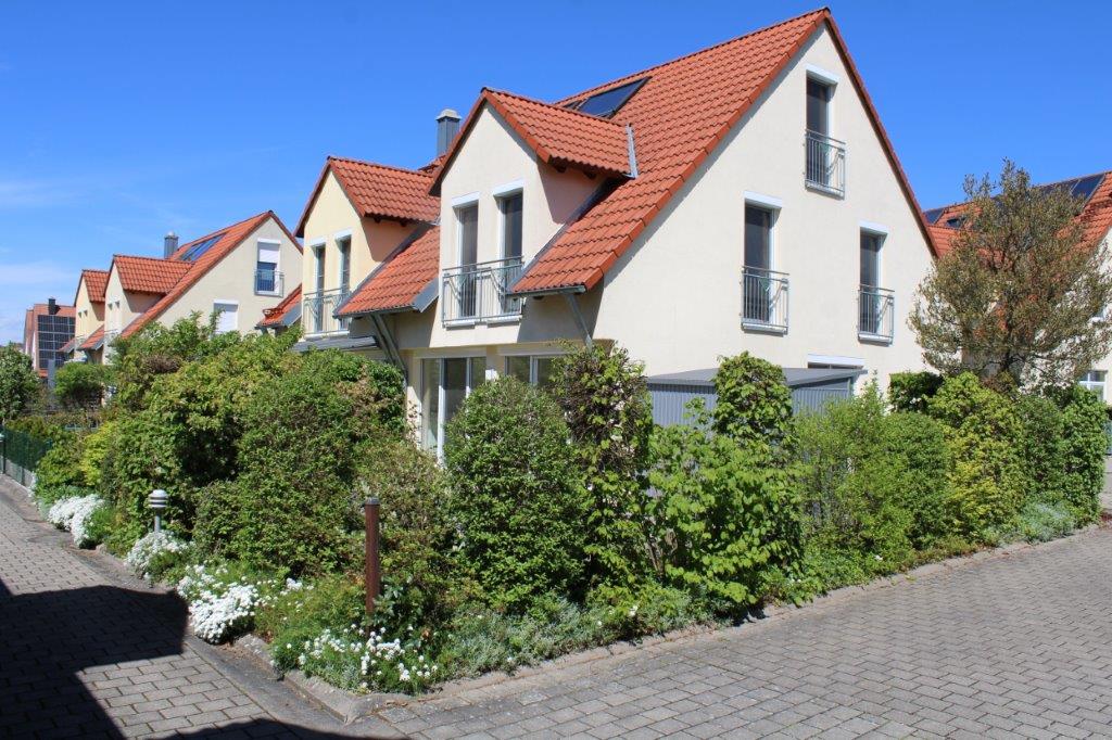 Doppelhaushälfte zum Kauf 595.000 € 5 Zimmer 123 m²<br/>Wohnfläche 222 m²<br/>Grundstück ab sofort<br/>Verfügbarkeit Alter Festplatz 1 Stegaurach Stegaurach 96135