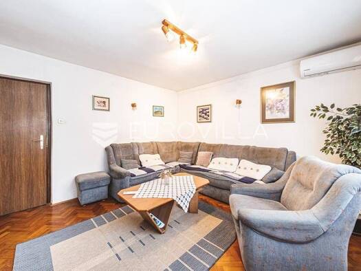 Haus zur Miete 1.150 € 3 Zimmer 232 m² Rudes Ljubljanica
