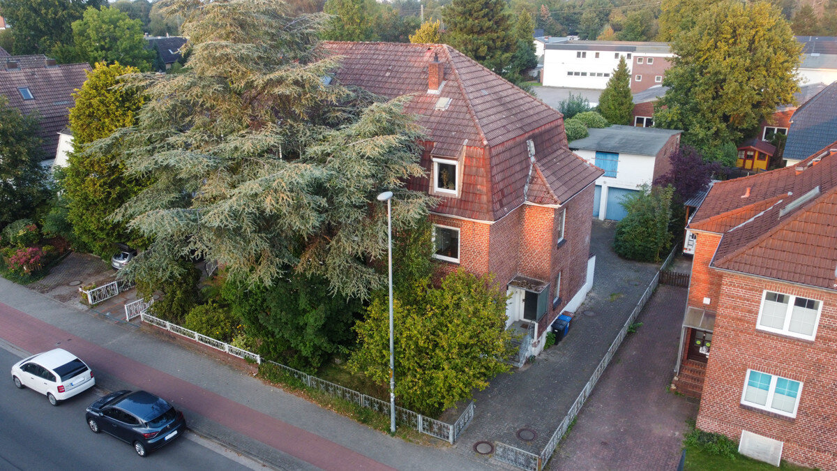 Mehrfamilienhaus zum Kauf als Kapitalanlage geeignet 369.000 € 8 Zimmer 165 m²<br/>Wohnfläche 596 m²<br/>Grundstück Wahlbezirk 21 Elmshorn 25336