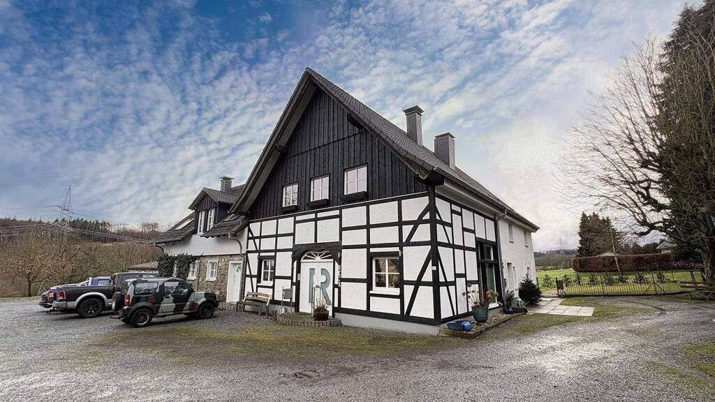 Bauernhaus zum Kauf 663.000 € 8 Zimmer 330 m² 3.700 m² Grundstück Sümmern Iserlohn 58640