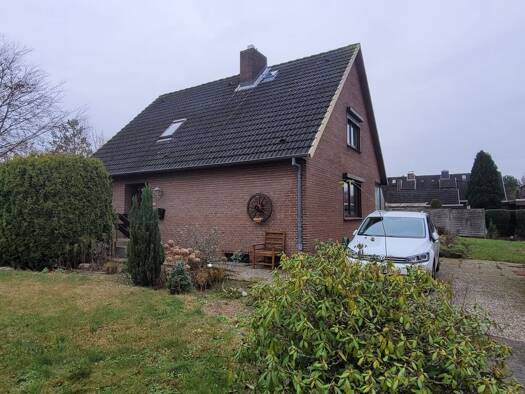 Einfamilienhaus zur Miete 1.375 € 4 Zimmer 125 m² 747 m² Grundstück frei ab 01.02.2026 Groß Grönau 23627