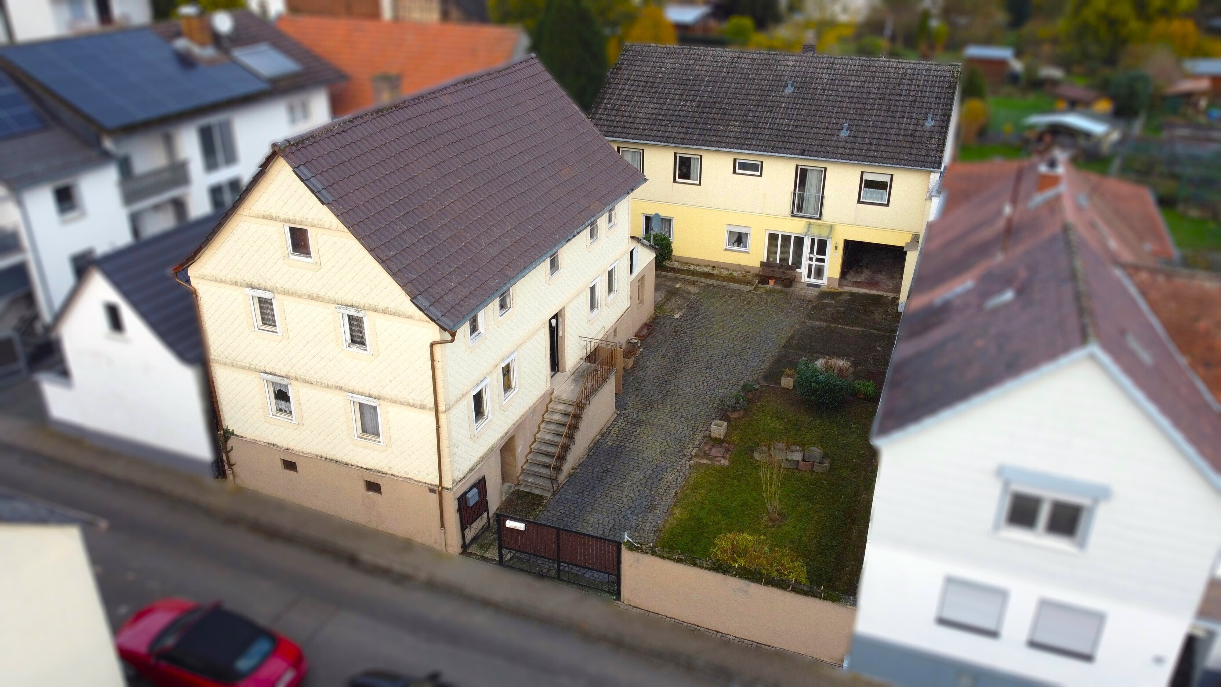 Haus zum Kauf 249.000 € 12 Zimmer 264 m²<br/>Wohnfläche 955 m²<br/>Grundstück Stammheim Florstadt 61197