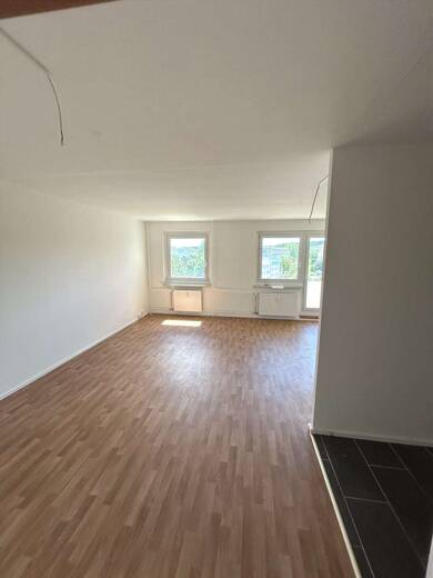 Wohnung zur Miete 300 € 3 Zimmer 69 m² 4. Geschoss frei ab sofort Marie-Curie-Straße 7 Chrieschwitz Plauen , Vogtl 08529