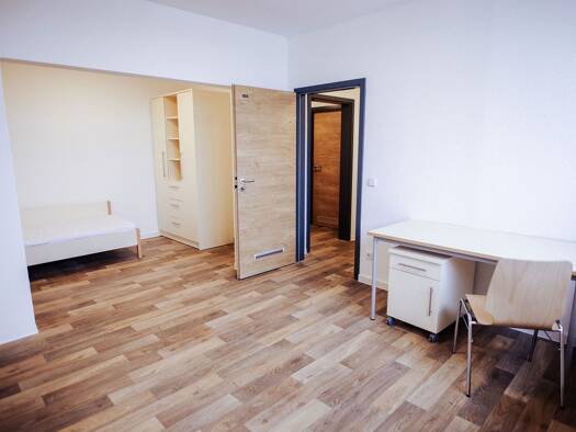 WG-Zimmer zur Miete 275 € 18 m² Geschoss 3/8 frei ab 15.04.2026 Grünau-Mitte Leipzig 04209