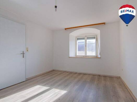 Reihenmittelhaus zum Kauf 265.000 € 6 Zimmer 137 m² 803 m² Grundstück Grießen Klettgau 79771