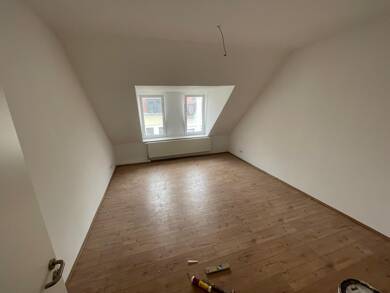 Wohnung zur Miete 480 € 3 Zimmer 80 m² Dachgeschoss, 3. Geschoss frei ab sofort Posaer Straße 27 Zeitz Zeitz 06712