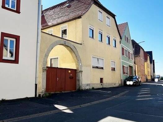 Bauernhaus zum Kauf 5 Zimmer 200 m² 1.101 m² Grundstück frei ab sofort Hohenfeld Kitzingen 97318