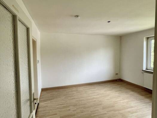 Wohnung zum Kauf 68.000 € 4 Zimmer 65 m² 2. Geschoss frei ab sofort Bahnhofsplatz 8 Schwarzenbach a d Saale Schwarzenbach an der Saale 95126