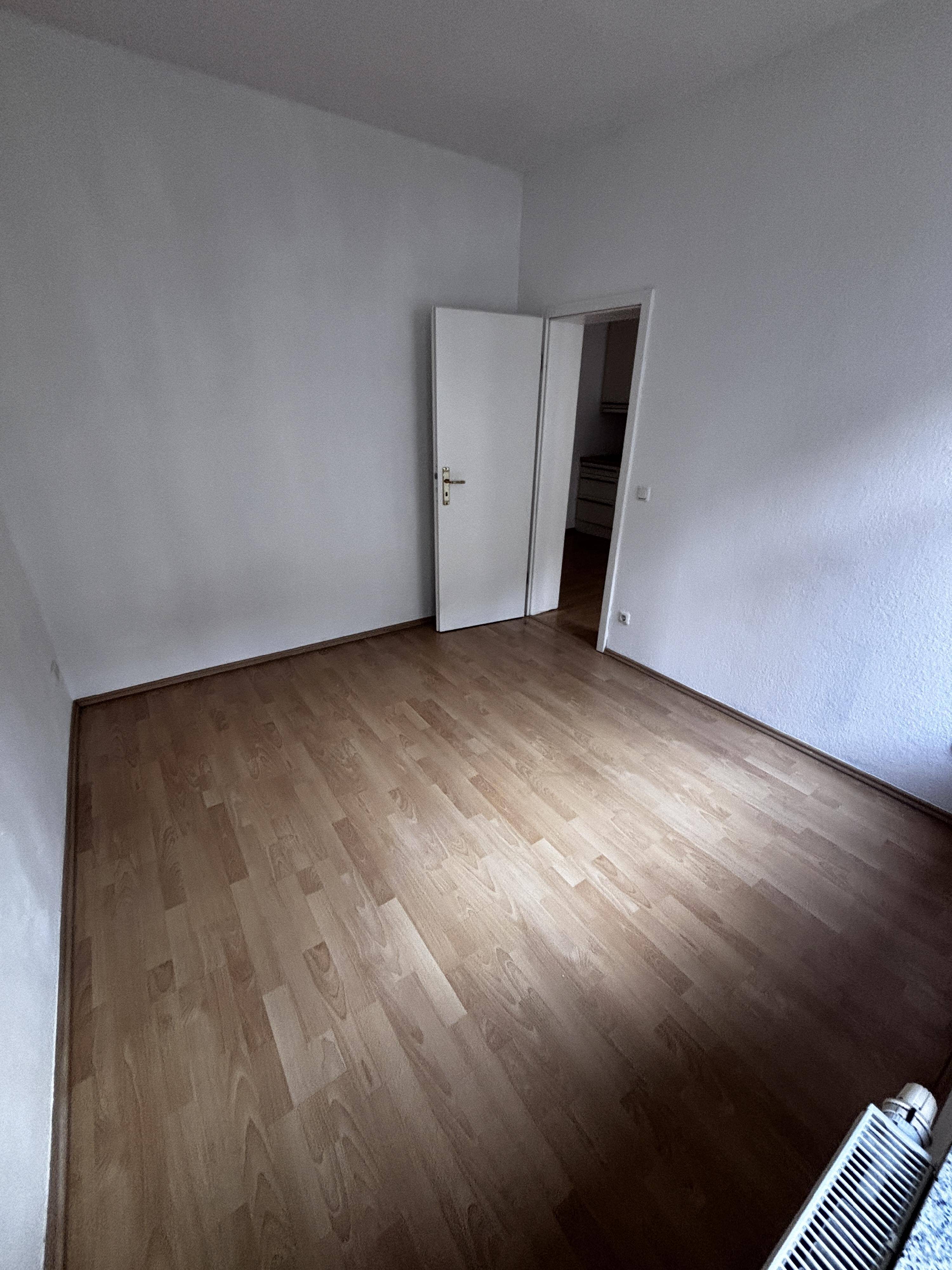 Leerstehende 3 Zimmer Wohnung auch für Eigennutzer geeignet – Dorotheenstr. 12, 9113 Chemnitz – Vorschaubild 4