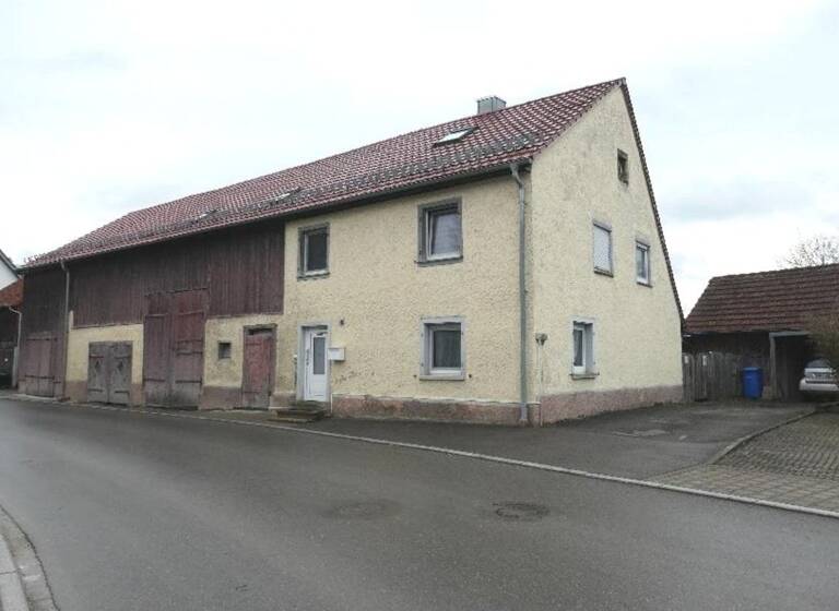 Einfamilienhaus zur Zwangsversteigerung provisionsfrei 6,5 Zimmer 185 m²<br/>Wohnfläche 727 m²<br/>Grundstück Kirchen-Hausen Geisingen 78187