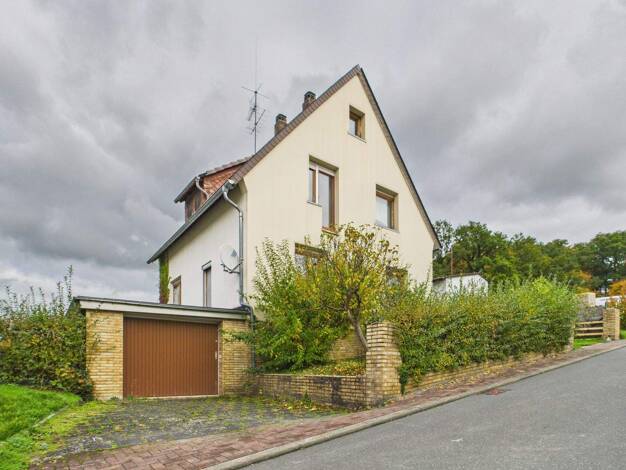 Einfamilienhaus zum Kauf 188.000 € 5 Zimmer 106 m² 872 m² Grundstück frei ab sofort Bonbaden Braunfels 35619