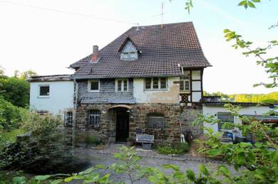 Mehrfamilienhaus zum Kauf als Kapitalanlage geeignet 350.000 € 20 Zimmer 1.036 m² 1.320 m² Grundstück Schönenberg Ruppichteroth 53809