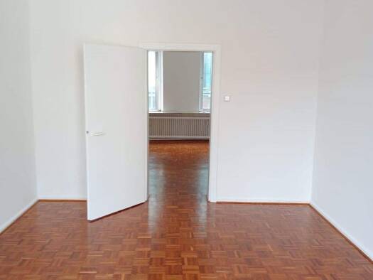 Wohnung zur Miete 490 € 2,5 Zimmer 49 m² Geschoss 2/3 frei ab sofort Hochstraße 79 Stadtmitte Krefeld 47798