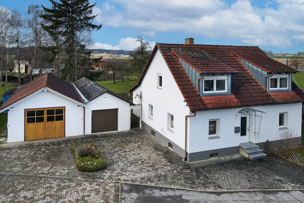 Einfamilienhaus zum Kauf 250.000 € 6 Zimmer 143,7 m²<br/>Wohnfläche 927 m²<br/>Grundstück Burgweiler Ostrach-Burgweiler 88356