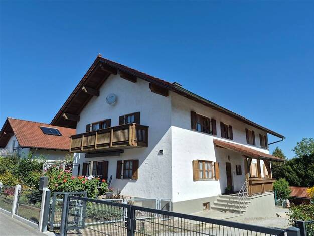 Mehrfamilienhaus zum Kauf 369.000 € 8 Zimmer 229,3 m² 1.025 m² Grundstück frei ab 01.10.2026 Winzer Winzer 94577