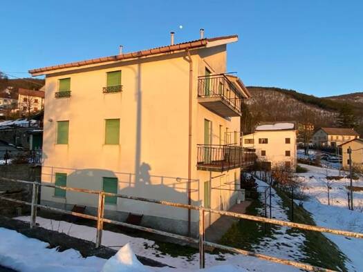 Mehrfamilienhaus zum Kauf 90.000 € 300 m² 500 m² Grundstück frei ab sofort Urbe Savona 17048