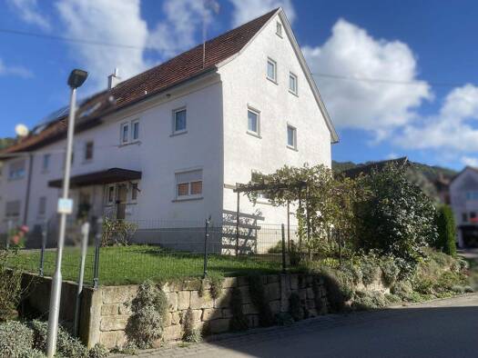 Doppelhaushälfte zum Kauf 179.000 € 6 Zimmer 107 m² 325 m² Grundstück frei ab sofort Däfern Auenwald 71549