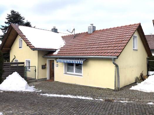 Einfamilienhaus zum Kauf 153.000 € 5 Zimmer 103 m² 767 m² Grundstück frei ab sofort Neufeld Thurmansbang 94169