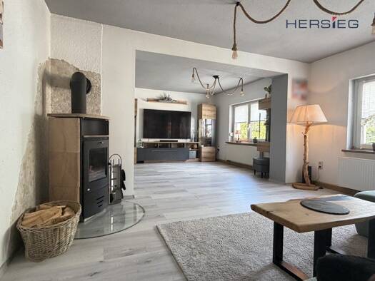 Wohnung zum Kauf 110.000 € 5 Zimmer 128 m² Geyer 09468