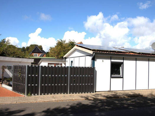 Bungalow zum Kauf provisionsfrei 159.000 € 2,5 Zimmer 61,9 m² 237 m² Grundstück Bürgermeister-Hauffe-Weg 3 Wesselburen 25764