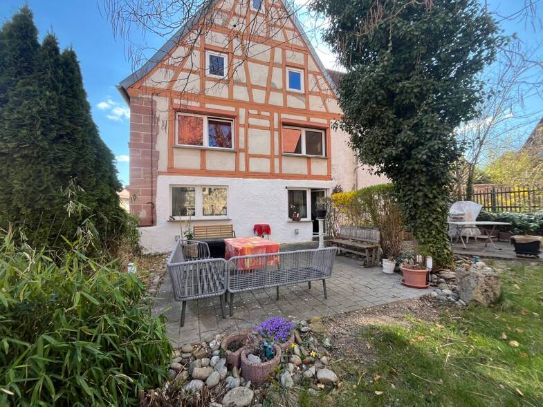 Einfamilienhaus zum Kauf 595.000 € 10 Zimmer 291 m² 1.993 m² Grundstück Großweingarten Spalt 91174