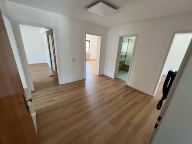 Wohnung zur Miete 1.250 € 4,5 Zimmer 93 m² Geschoss 2/3 frei ab 01.10.2025 Forststraße 3 Zell Esslingen am Neckar 73730