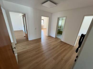 Wohnung zur Miete 1.250 € 4,5 Zimmer 93 m² Geschoss 2/3 frei ab 01.10.2025 Forststraße 3 Zell Esslingen am Neckar 73730