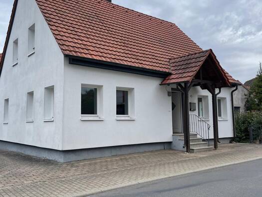 Einfamilienhaus zur Miete 650 € 5 Zimmer 125 m² 400 m² Grundstück frei ab sofort Lindenstraße 41 Buch Ahorn 74744